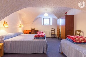 4 camere, ferro/asse da stiro, Wi-Fi gratuito