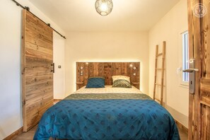 1 slaapkamer, een strijkplank/strijkijzer, gratis wifi