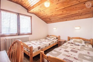 4 Schlafzimmer, Bügeleisen/Bügelbrett, kostenloses WLAN