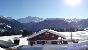 A mountain lodge with a ski lift, surrounded by snow-covered mountains and clear skies. - CHALET MATTIVI - HAUTELUCE LES SAISIES (HAUTELUCE LES SAISIES)
