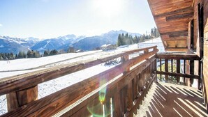 A wooden balcony with a view of a snowy mountain landscape. - CHALET MATTIVI - HAUTELUCE LES SAISIES (HAUTELUCE LES SAISIES)