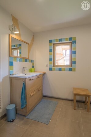 Bathtub, hair dryer
