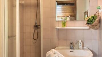 Baignoire, sèche-cheveux