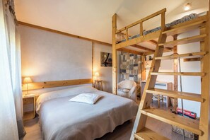 1 bedroom, iron/ironing board, travel cot, free WiFi