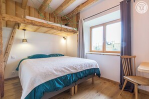 2 bedrooms, iron/ironing board, travel crib, free WiFi