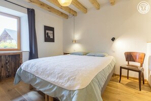 2 bedrooms, iron/ironing board, travel cot, free WiFi