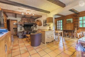 TV, lareira, DVD player