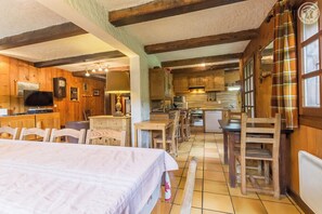 Dining - LE PLANAY - NOTRE DAME DE BELLECOMBE (NOTRE DAME DE BELLECOMBE)