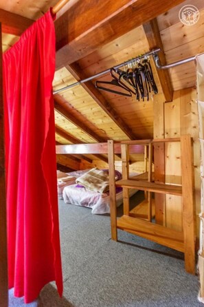 Bügeleisen/Bügelbrett, kostenloses WLAN, Bettwäsche