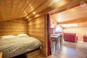 3 bedrooms, iron/ironing board, travel cot, free WiFi