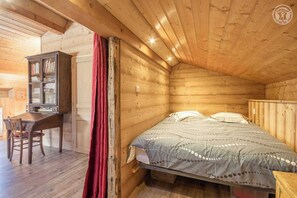 3 bedrooms, iron/ironing board, travel crib, free WiFi