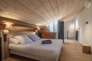 3 bedrooms, iron/ironing board, travel cot, free WiFi