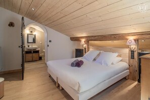 3 chambres, fer et planche à repasser, lit de bébé portatif