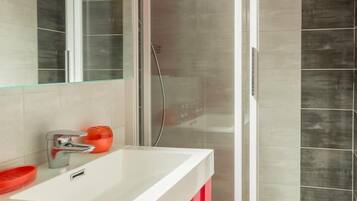 Een douche, een haardroger