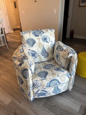 Interior - Shore Beats Work II-nestled on Love Creek in Lewes. Renew, Relax, & Rediscover.  (Lewes)