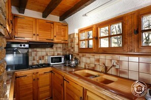 Fridge, microwave, oven, stovetop - Gîte - HAUTECOUR - Gîte (HAUTECOUR)