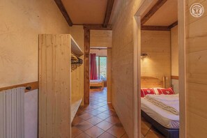 3 bedrooms, iron/ironing board, travel crib, free WiFi