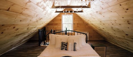 6 bedrooms, travel crib, WiFi