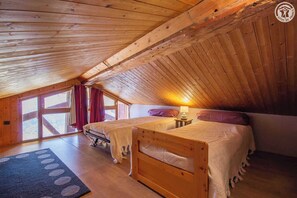 2 bedrooms, iron/ironing board, travel cot, free WiFi