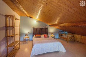 2 bedrooms, iron/ironing board, travel cot, free WiFi