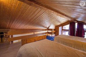 2 bedrooms, iron/ironing board, travel cot, free WiFi