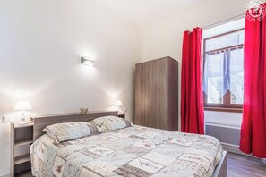 1 slaapkamer, een strijkplank/strijkijzer, gratis wifi