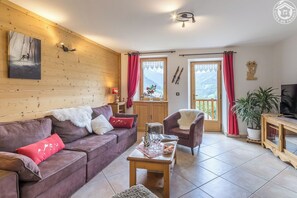 Een televisie, een dvd-speler en een stereo