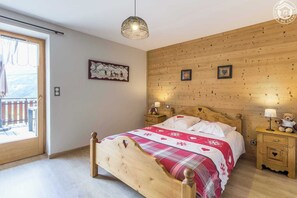 3 slaapkamers, een strijkplank/strijkijzer, reisbedje, gratis wifi