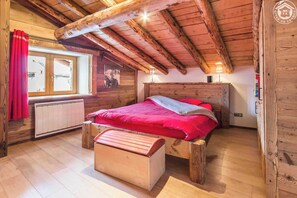 4 habitaciones, tabla de planchar con plancha y cuna de viaje 