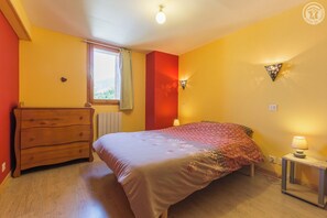 3 soverom, strykejern/-brett, reiseseng for barn og wi-fi (inkludert)