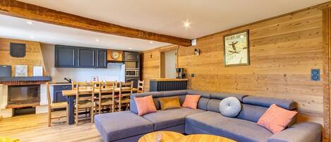 Fernseher, Kamin, DVD-Player, Stereoanlage