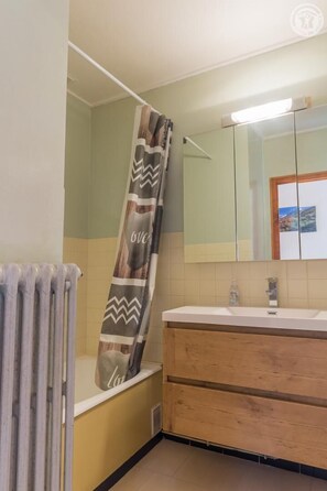 Badewanne, Haartrockner
