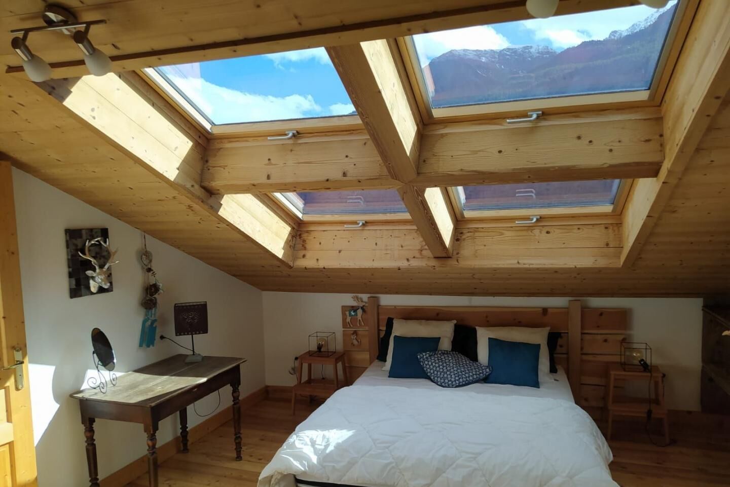 5 chambres, fer et planche à repasser, lit parapluie, Wi-Fi gratuit