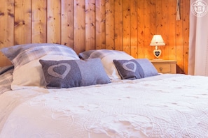 1 chambre, fer et planche à repasser, accès au Wi-Fi (inclus)