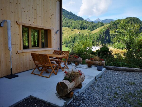 Outdoor dining - ROCHE PLANE - BEAUFORT ARECHES (BEAUFORT ARECHES)