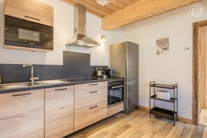 Fridge, microwave, oven, stovetop - ROCHE PLANE - BEAUFORT ARECHES (BEAUFORT ARECHES)