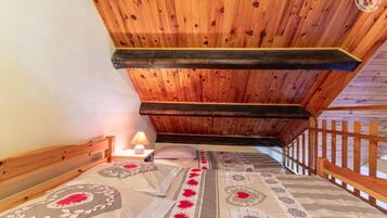 2 chambres, fer et planche Ă repasser, lit parapluie