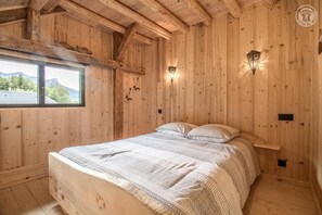 1 slaapkamer, een strijkplank/strijkijzer, reisbedje, gratis wifi