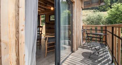 THE CHARMI'S LITTLE WOODEN COTTAGE