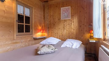 2 chambres, fer et planche Ă repasser, lit parapluie