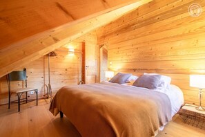 4 bedrooms, iron/ironing board, travel cot, free WiFi