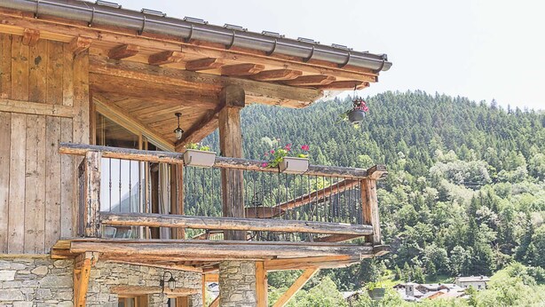 A wooden cabin with a balcony overlooking a forested valley. - CHALET AKENE - SAINTE FOY TARENTAISE (STE-FOY-TARENTAISE)