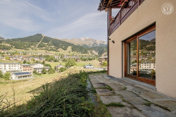 المنطقة المحيطة بالمنشأة