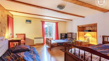 2 chambres, fer et planche à repasser, lit parapluie, Wi-Fi gratuit