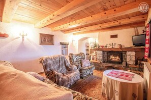 TV, fireplace, DVD player