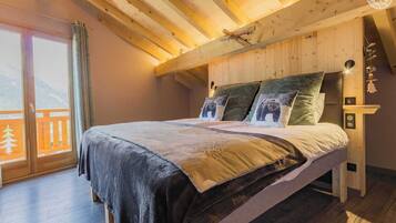 6 slaapkamers, een strijkplank/strijkijzer, reisbedje, gratis wifi