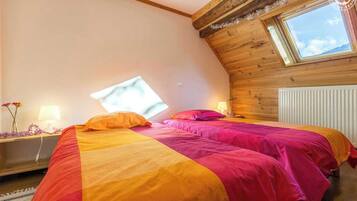 2 chambres, fer et planche Ă repasser, lit parapluie, draps fournis