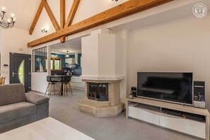 TV, fireplace, stereo - MAISON DU NIVOLET - CHAMBERY (CHAMBERY)