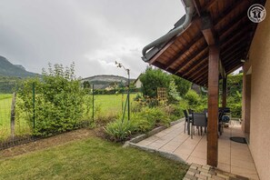 Outdoor dining - MAISON DU NIVOLET - CHAMBERY (CHAMBERY)