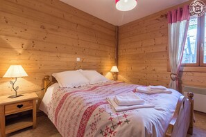 3 bedrooms, iron/ironing board, travel cot, free WiFi